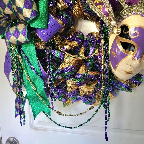 Mardi Gras Wreath Deco Mesh Bow Mask - Picture 6 of 9